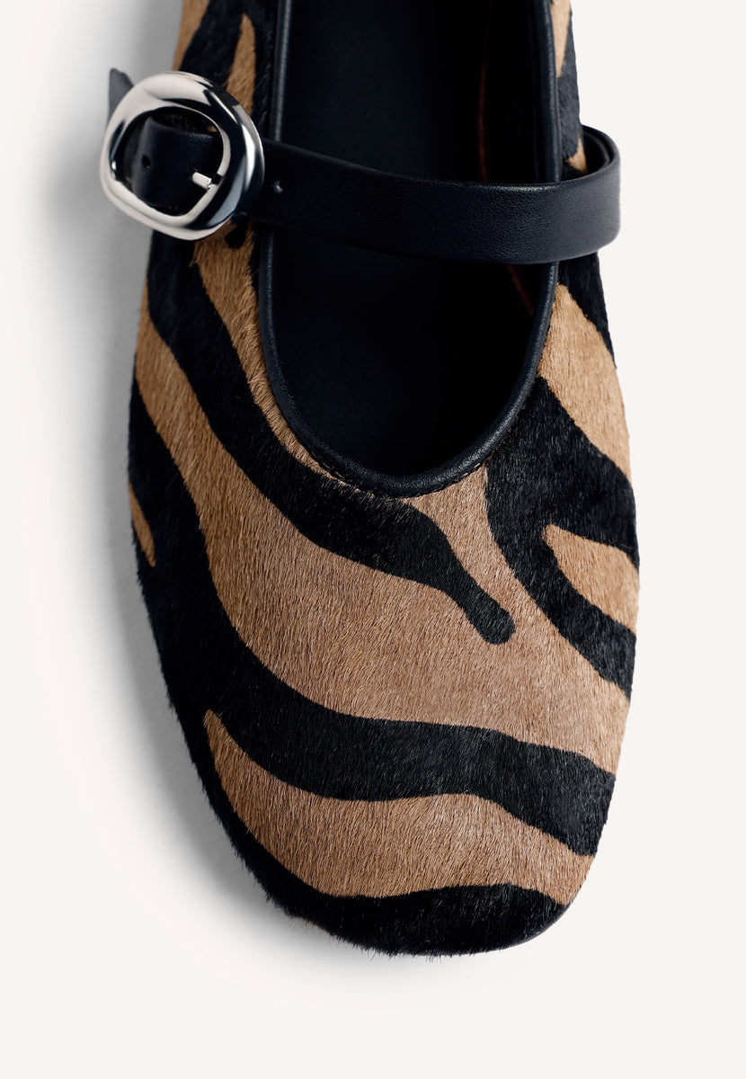 ANIMAL PRINT LEATHER BALLET FLATS