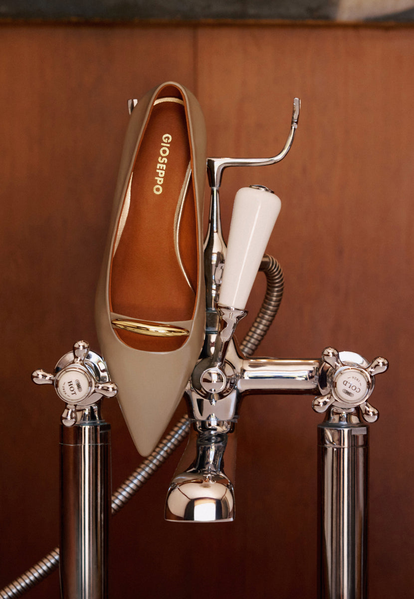 CHAUSSURES À TALON TAUPE EFFET CUIR VERNIS