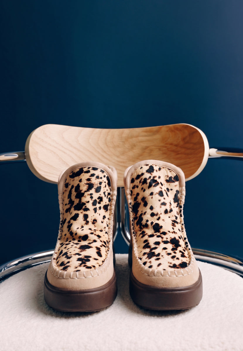 BEIGE AUSTRALIAN SUEDE LEATHER BOOTS WITH ANIMAL PRINT