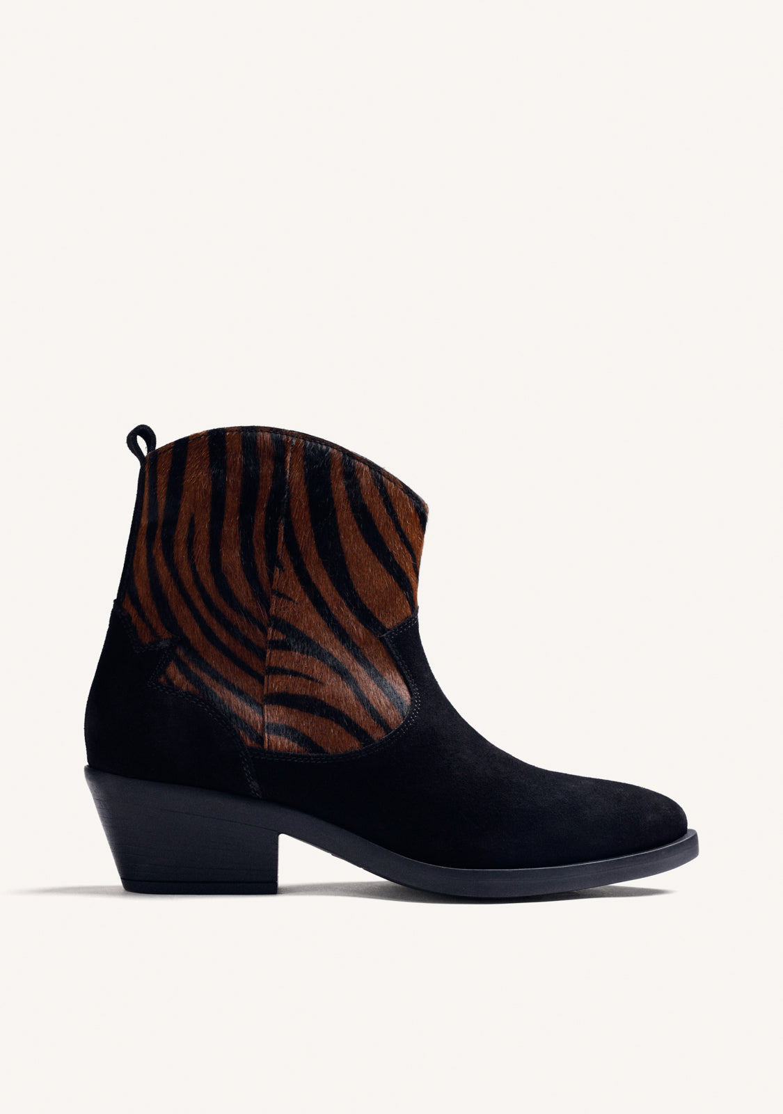 BOTINES ESTAMPADO ANIMAL PIEL