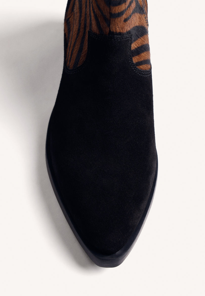 BOTINS DE PELE COM ESTAMPA ANIMAL