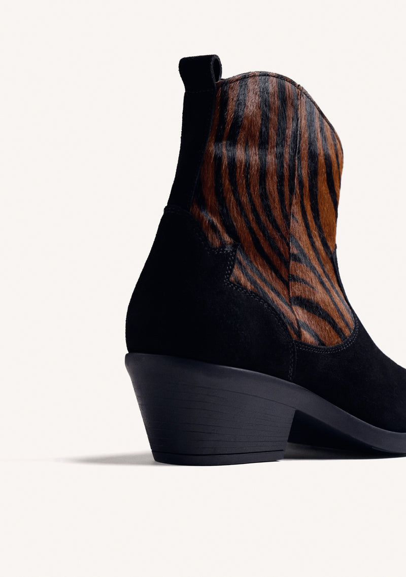 BOTINES ESTAMPADO ANIMAL PIEL