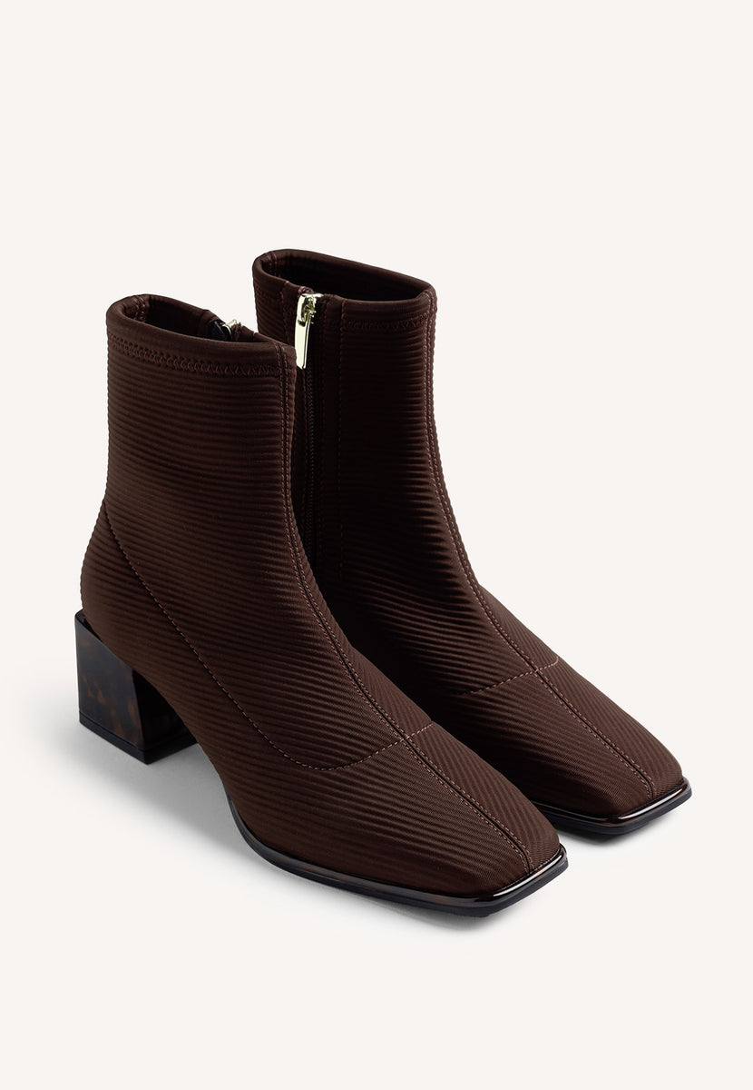 BOTAS ELÁSTICAS CASTANHAS