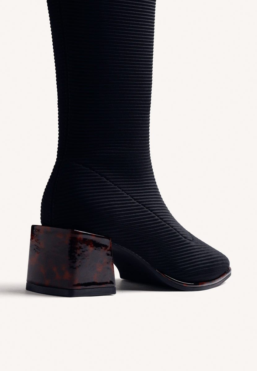 BOTAS ALTAS NEGRO ELÁSTICAS