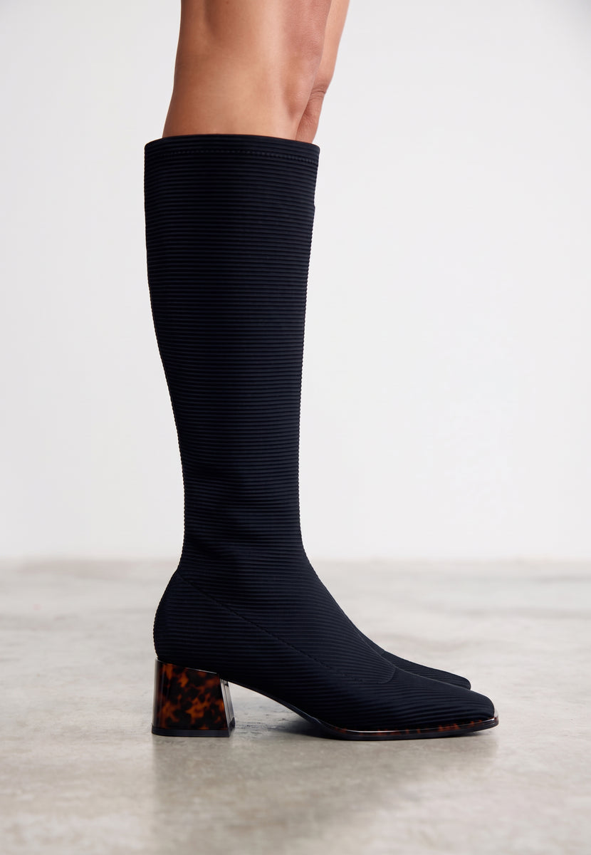 BLACK HIGH ELASTIC BOOTS