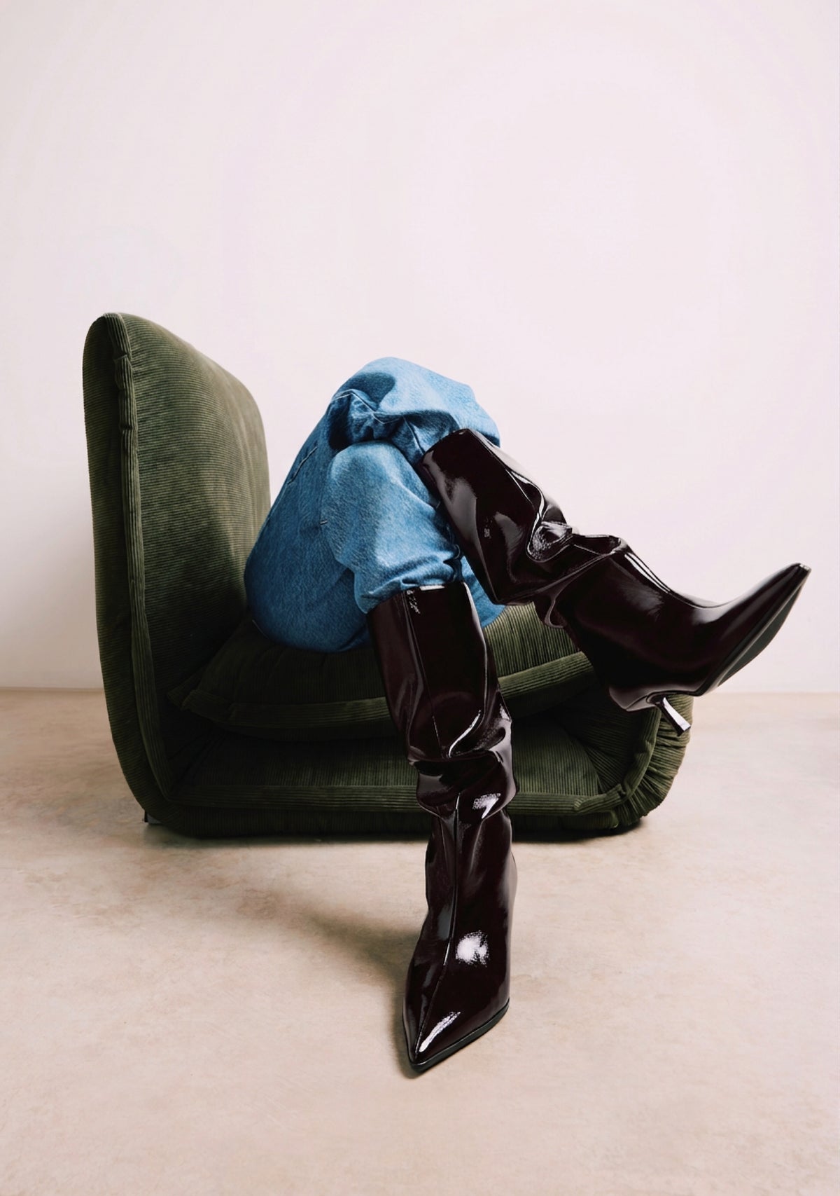 BURGUNDY HIGH KITTEN BOOTS