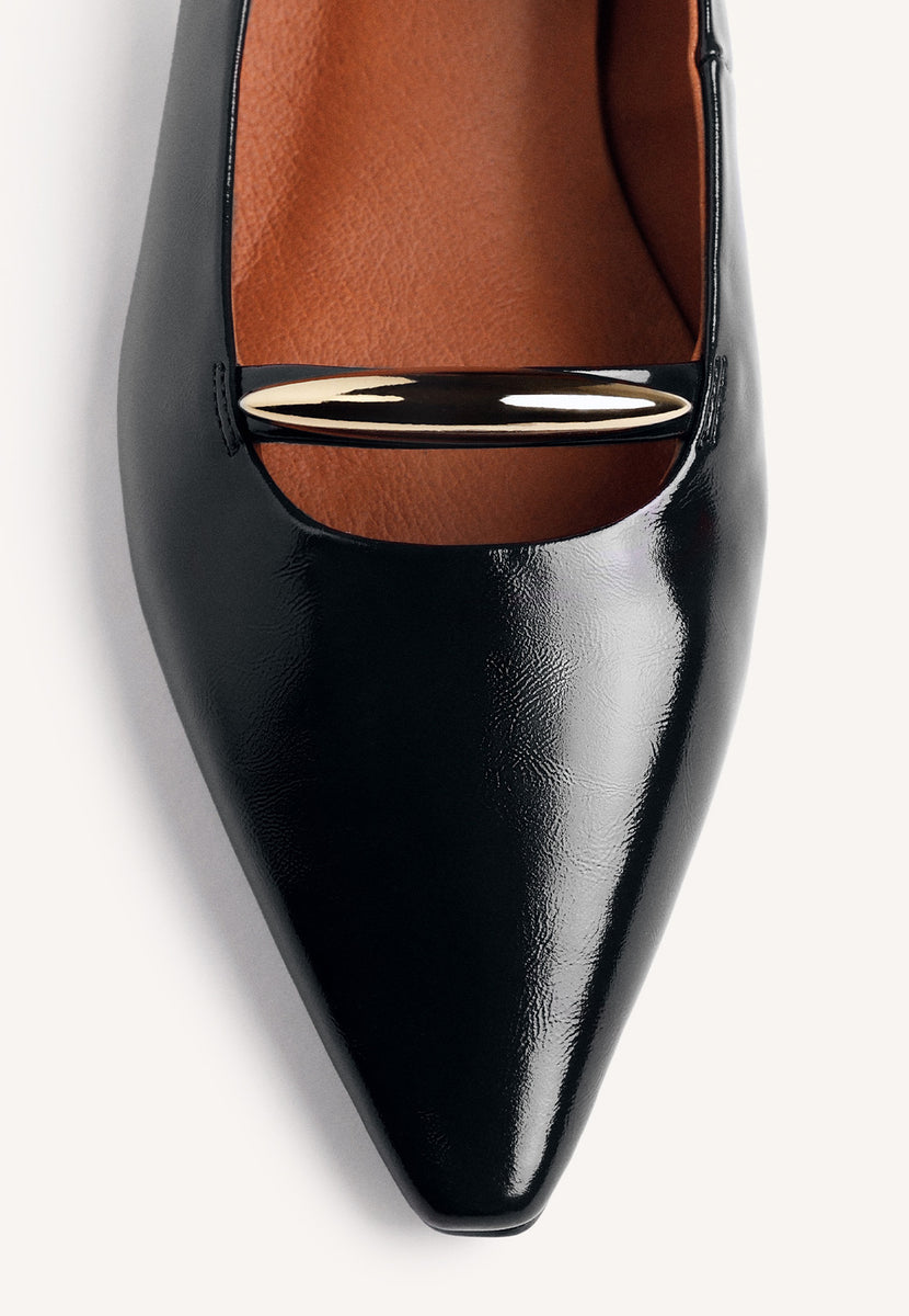 BLACK PATENT LEATHER WEDGED BALLET FLATS