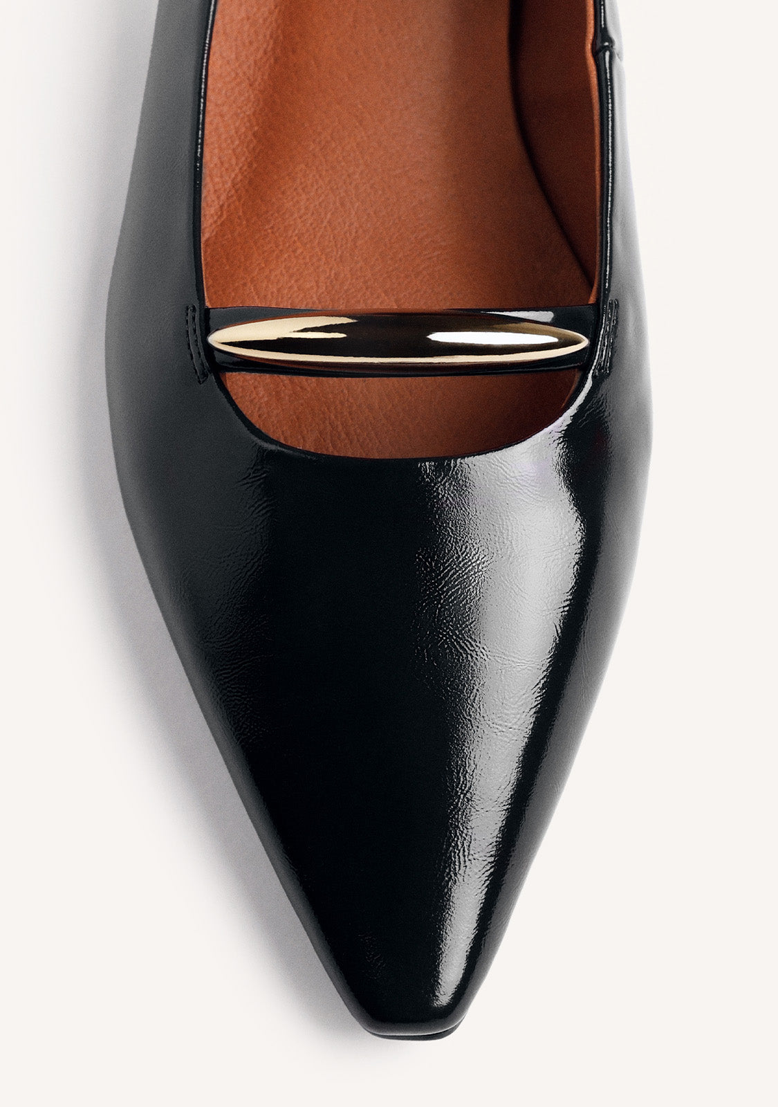 BLACK PATENT LEATHER WEDGED BALLET FLATS
