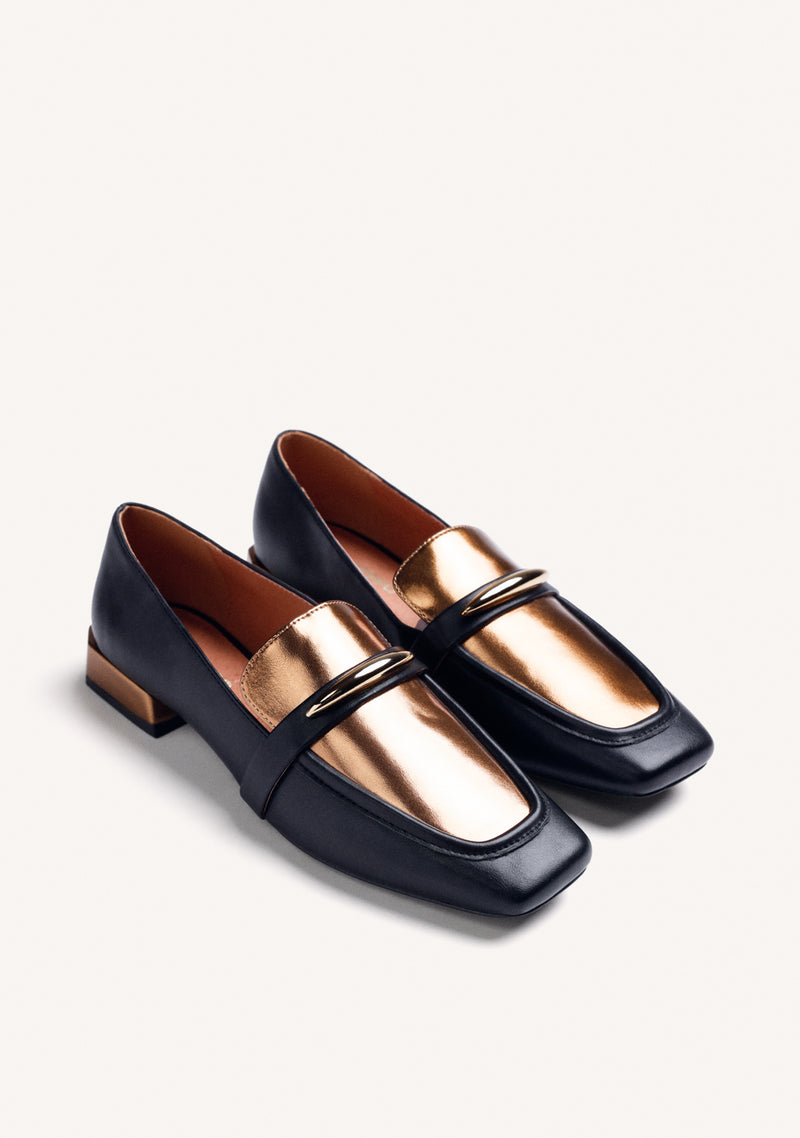 BLACK LEATHER LOAFERS WITH CONTRAST DETAILS