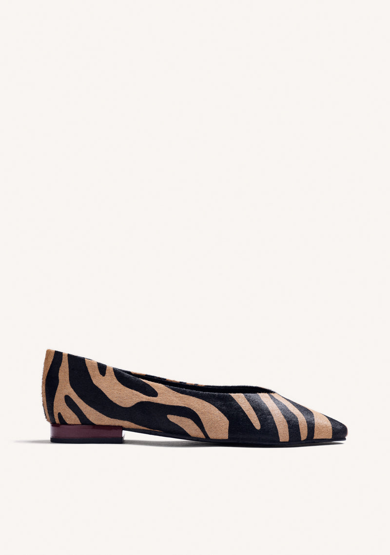 ANIMAL PRINT LEATHER BALLET FLATS