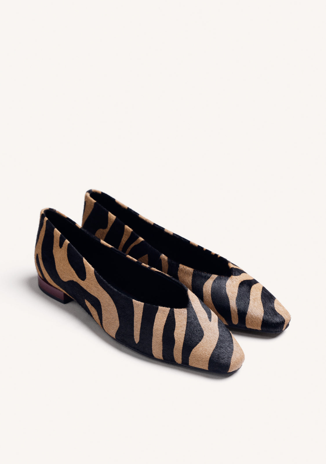 ANIMAL PRINT LEATHER BALLET FLATS