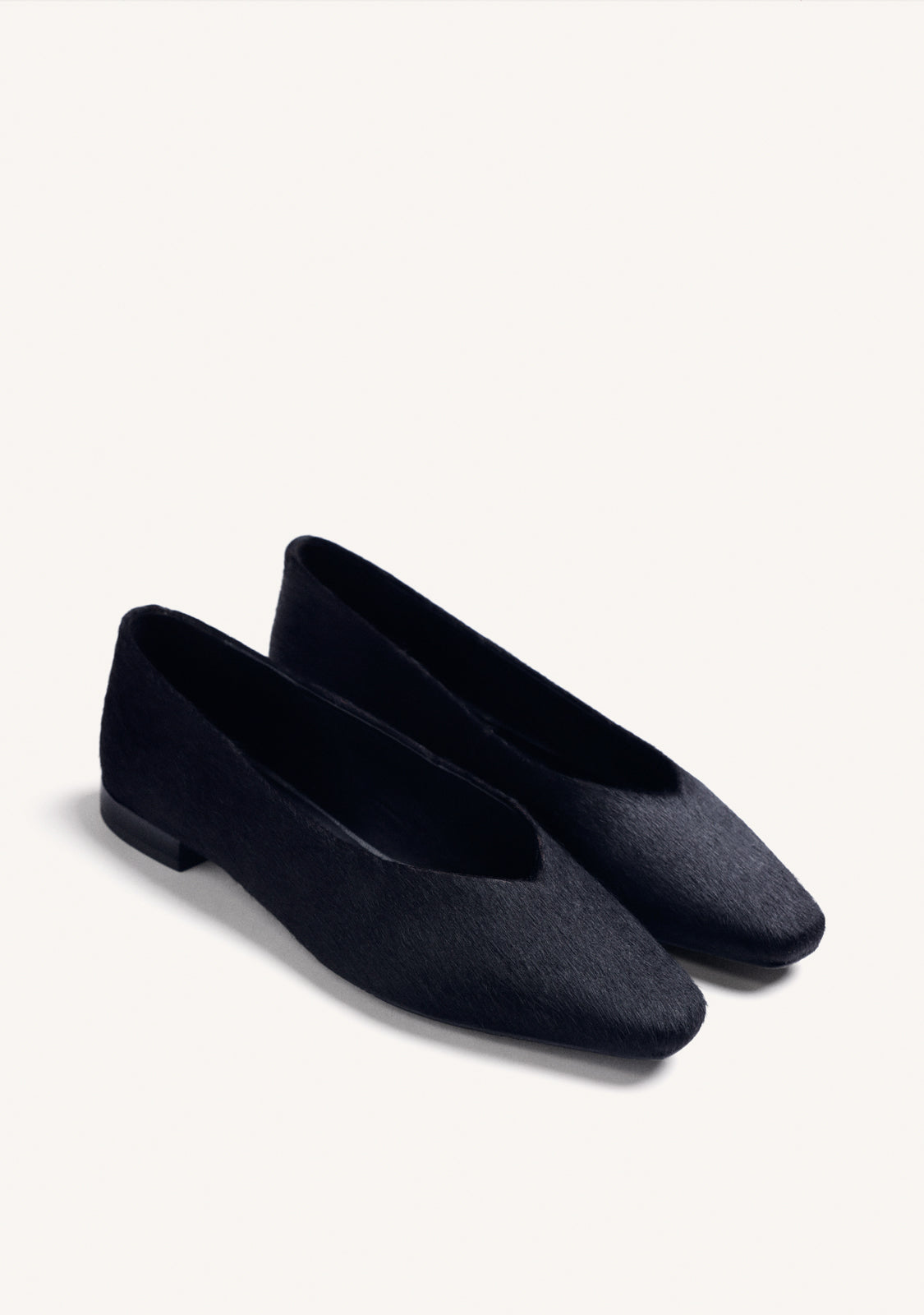 BLACK LEATHER BALLET FLATS