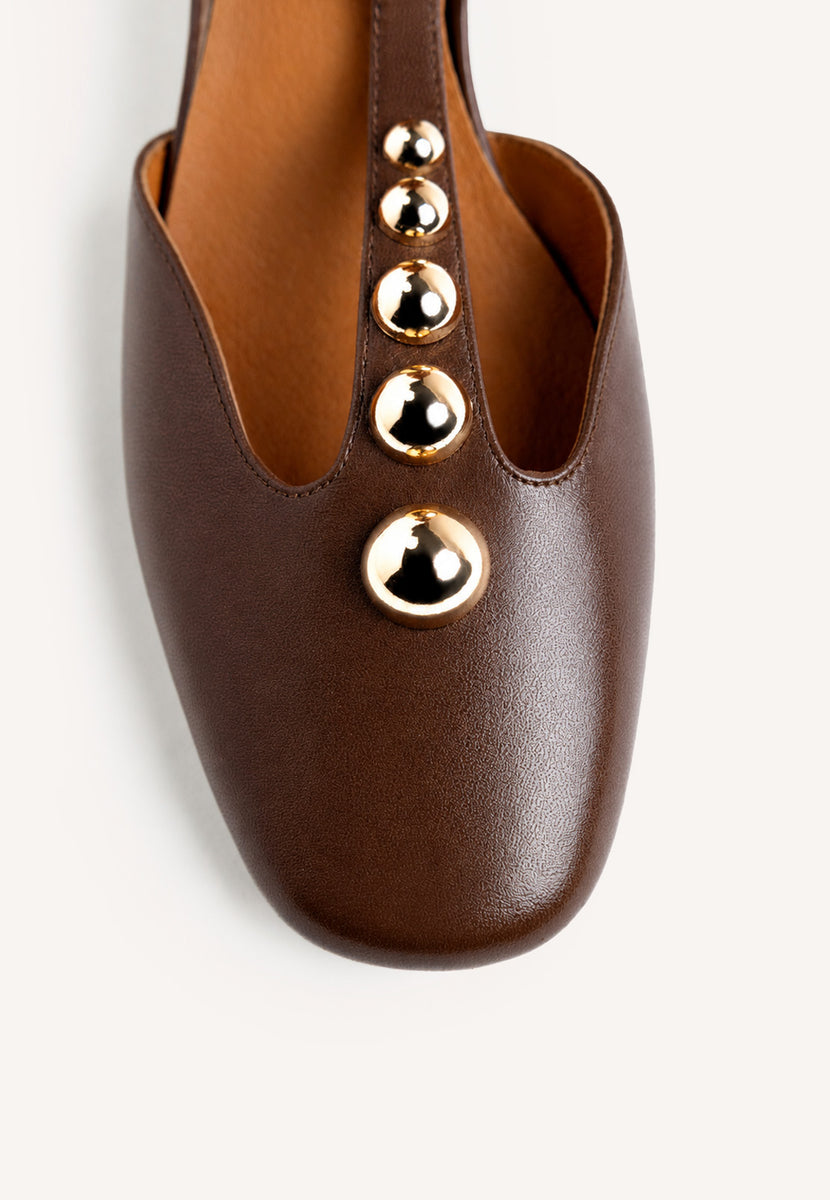 SCARPE TACCO MARRONI CON BORCHIE