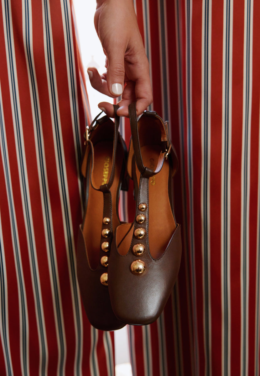 ZAPATOS TACÓN MARRÓN TACHAS