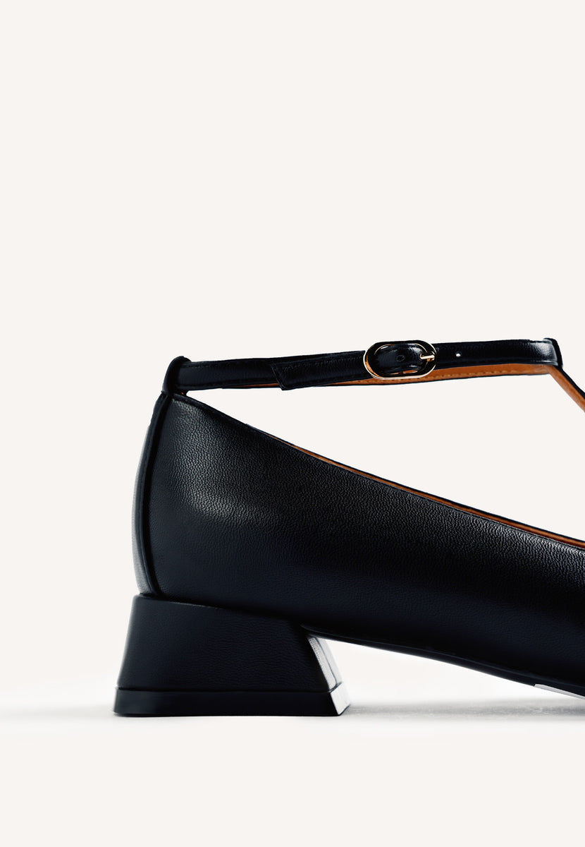 SCARPE CON TACCO NERE