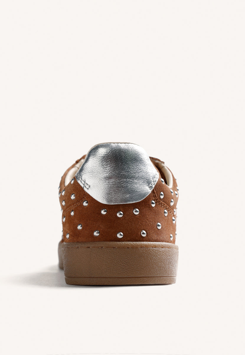 BROWN LEATHER SNEAKERS WITH STUDS