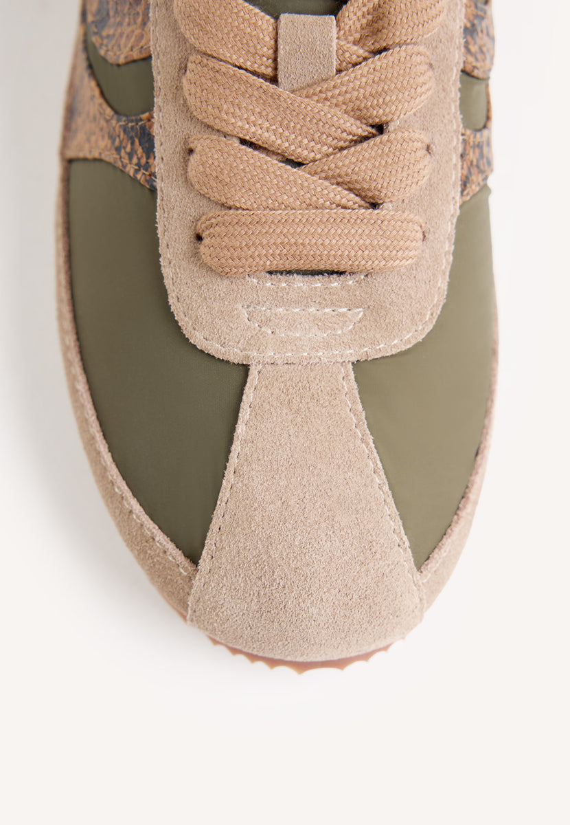 ZAPATILLAS CAQUI PIEL Y NYLON CUÑA