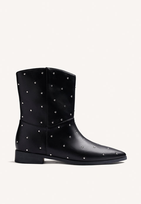 BLACK STUDDED BOOTS