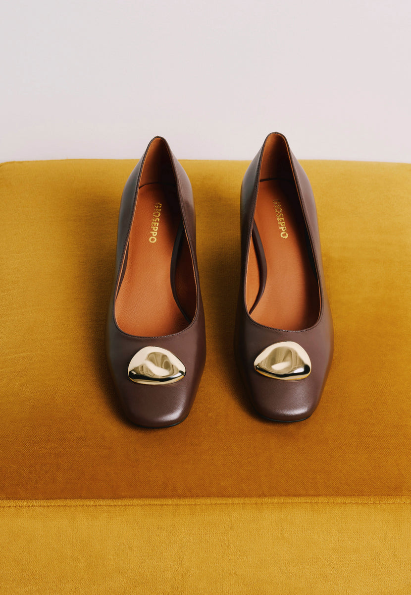 BROWN HEEL SHOES WITH JEWEL