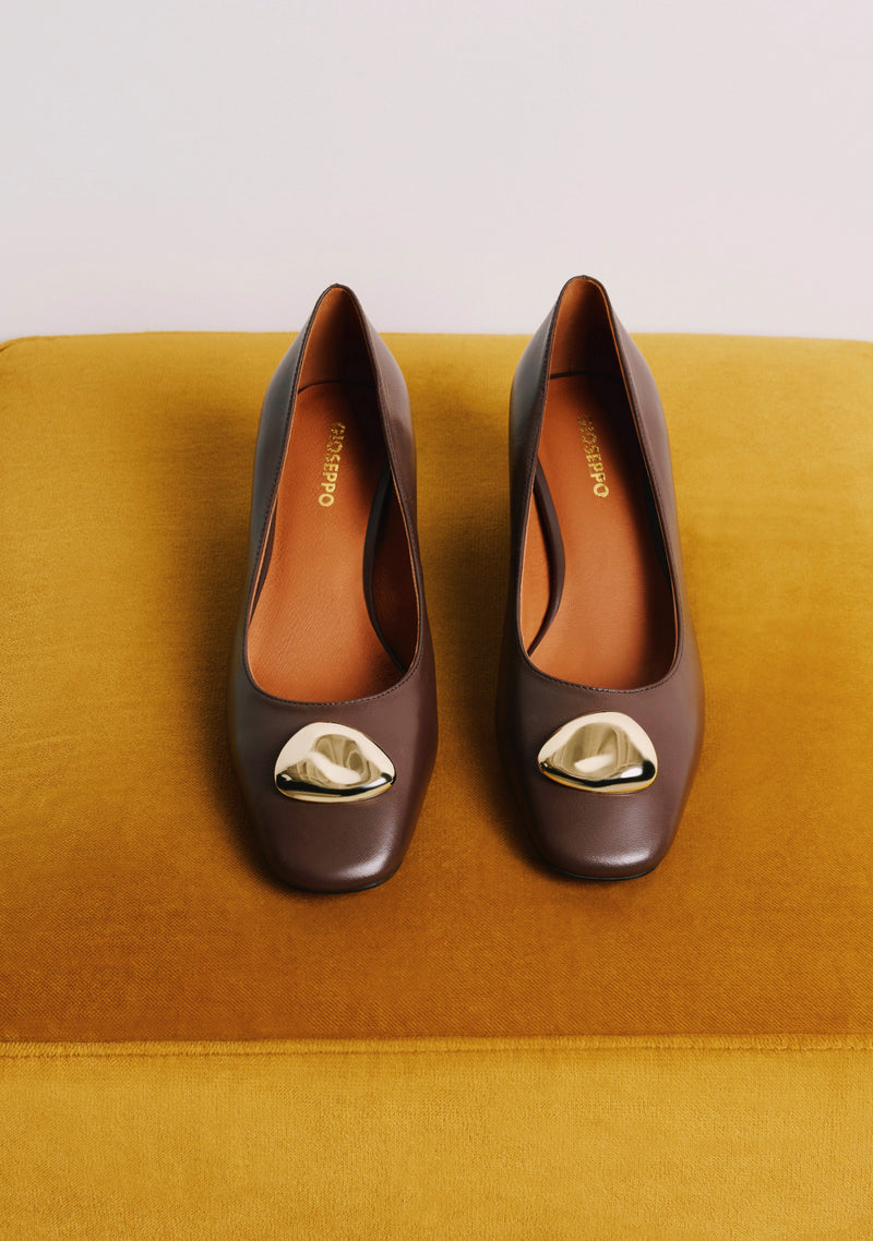 BROWN HEEL SHOES WITH JEWEL