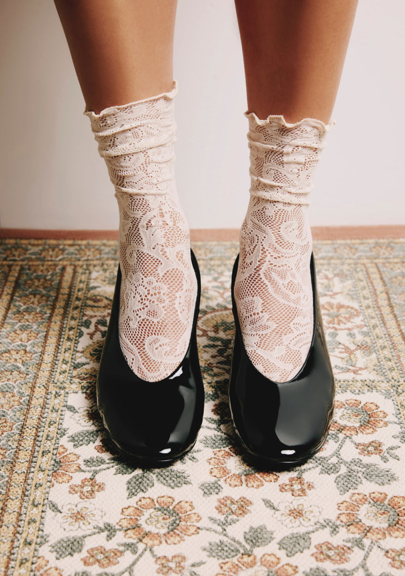 ZAPATOS TACÓN NEGRO EFECTO CHAROL