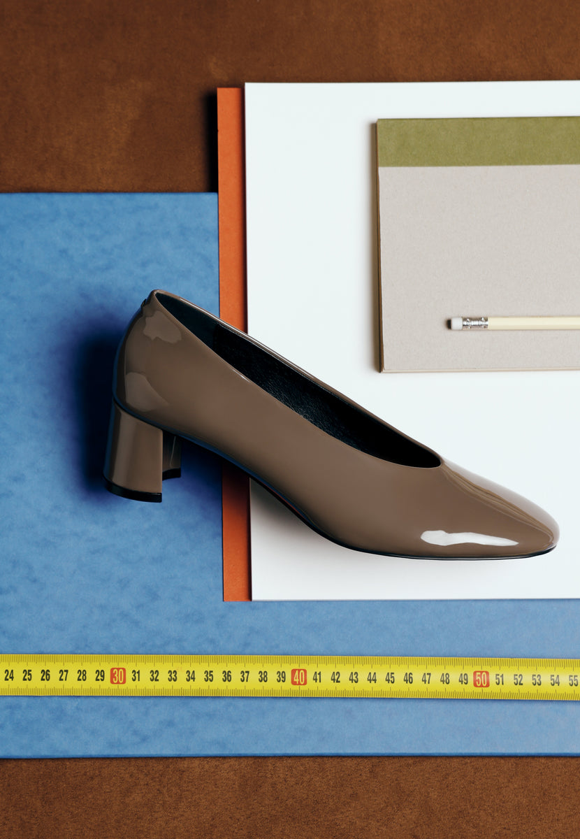 TAUPE PATENT EFFECT HEEL SHOES