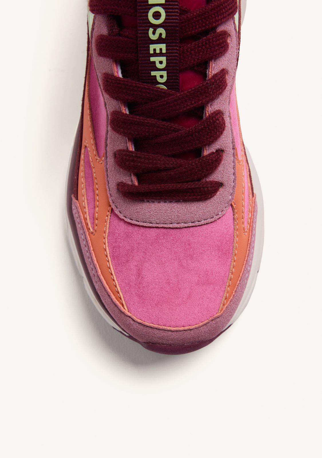 SPORTS SNEAKERS