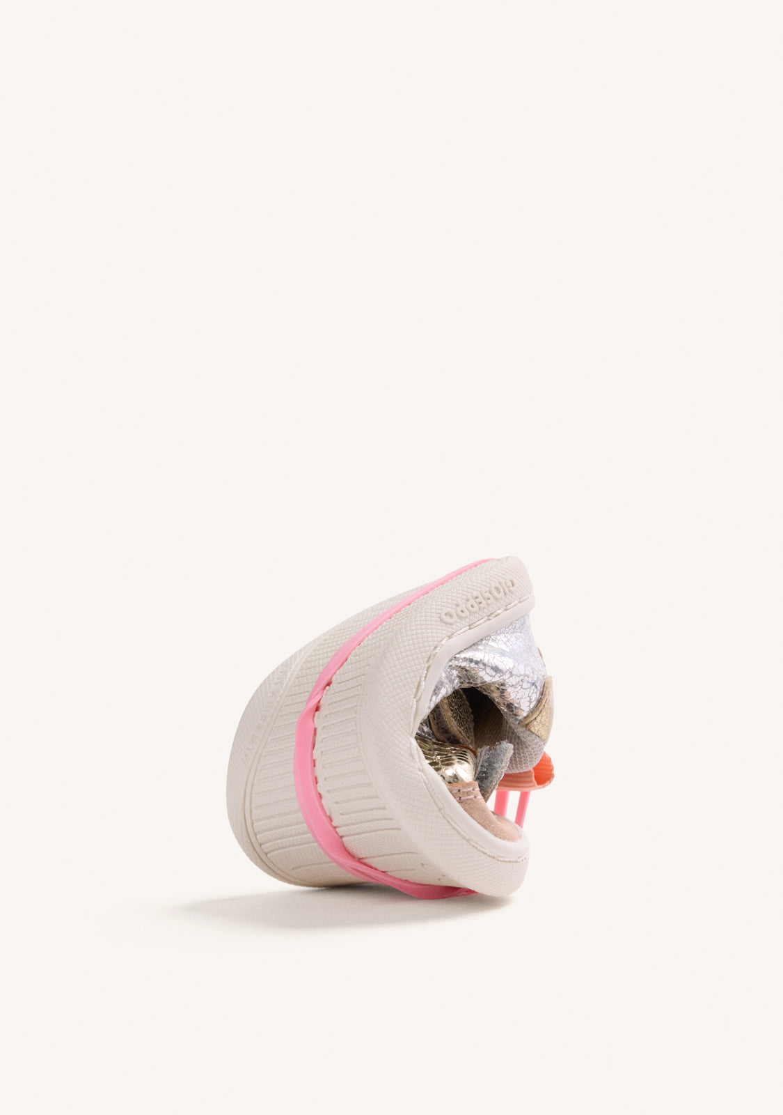 BAREFOOT SNEAKERS WITH CRACKLED EFFECT