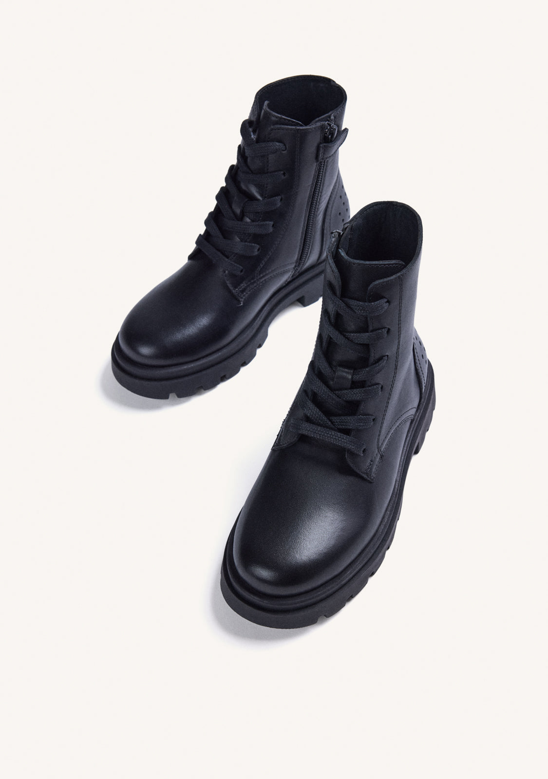 BOTAS NEGRO PIEL CON CREMALLERA