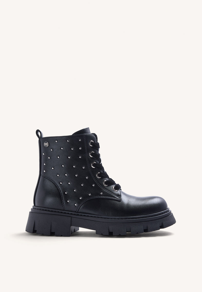 BLACK STUDDED BOOTS