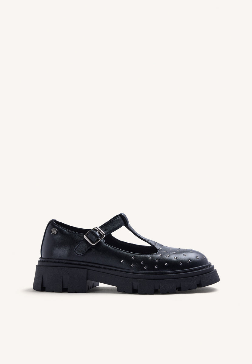 MOCASSINS PRETOS COM TACHAS