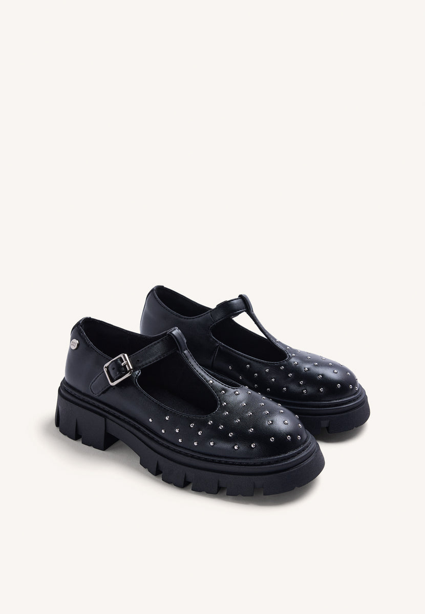 MOCASSINS PRETOS COM TACHAS
