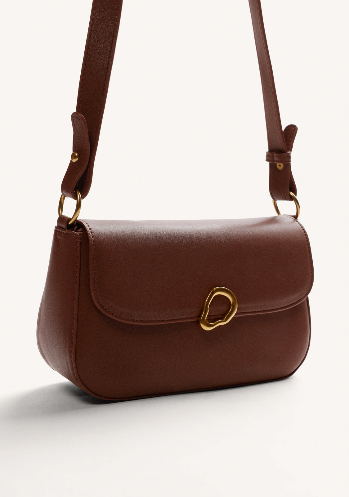 BOLSO BANDOLERA MARRÓN HEBILLA