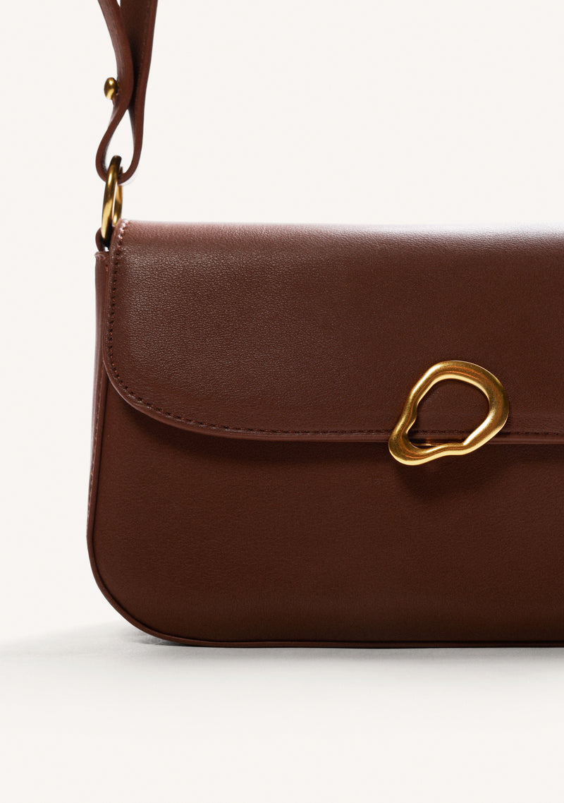 BOLSO BANDOLERA MARRÓN HEBILLA