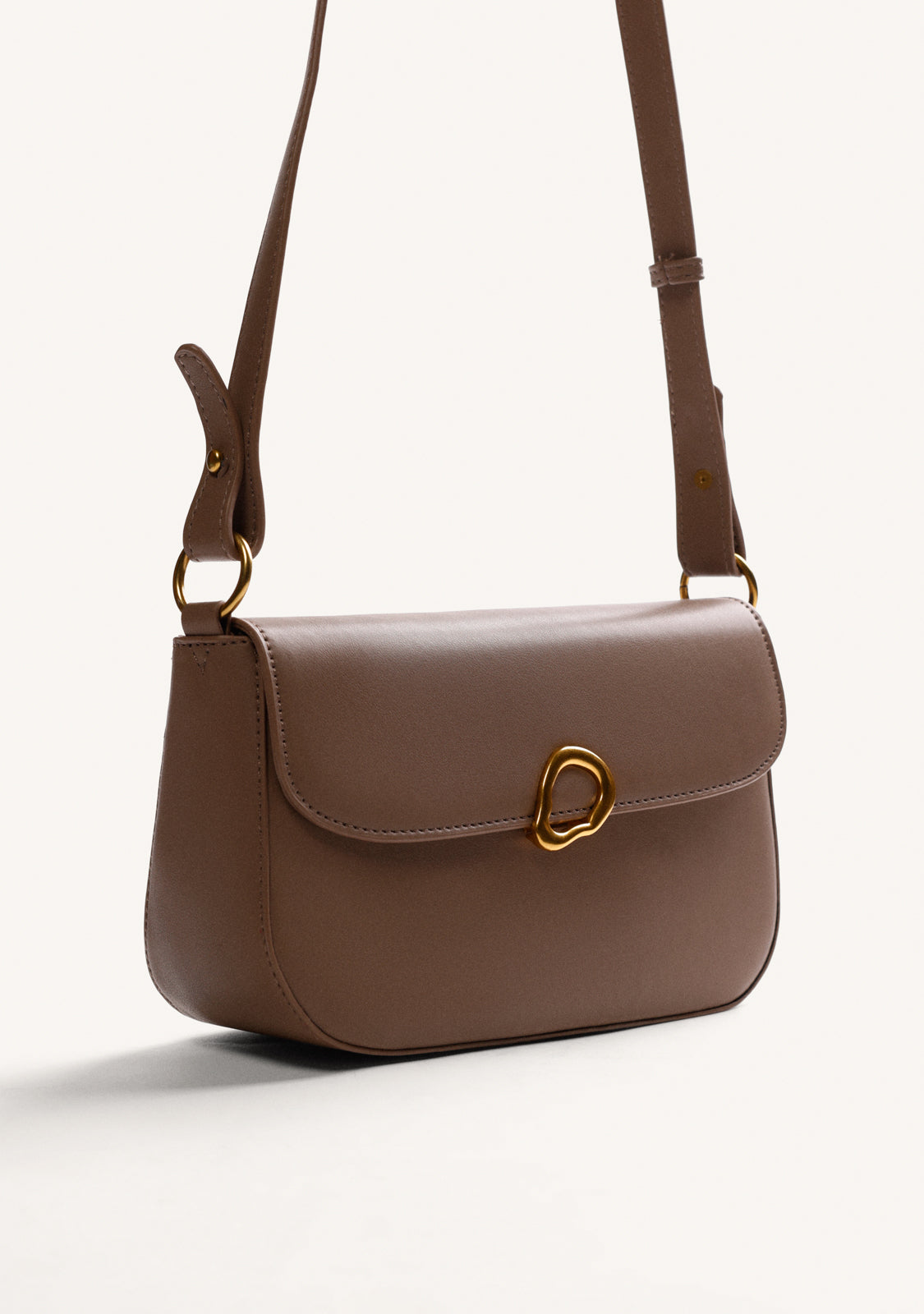 BOLSO BANDOLERA TAUPE HEBILLA