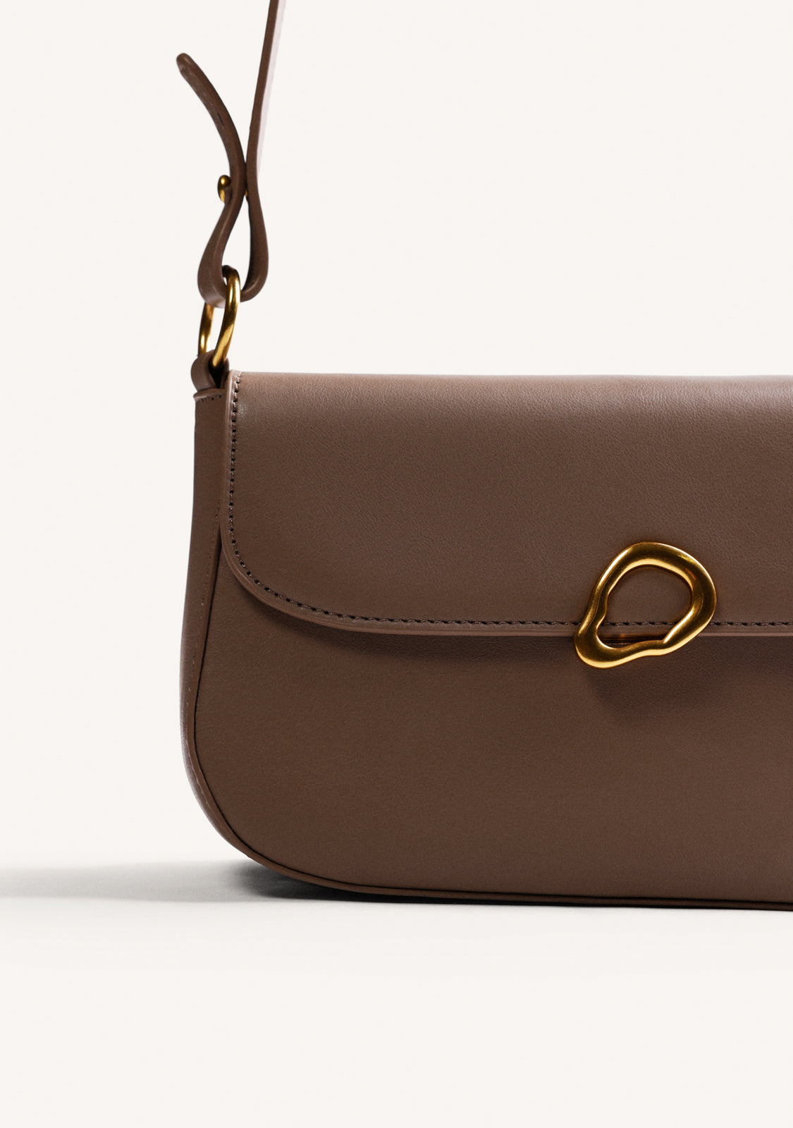 BOLSO BANDOLERA TAUPE HEBILLA