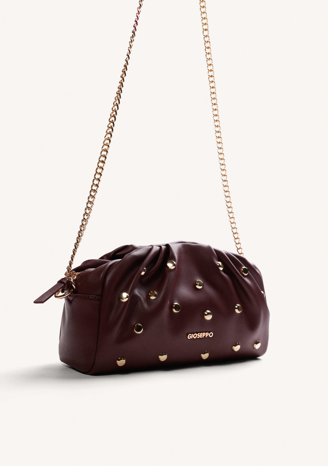 BOLSO BANDOLERA BURDEOS EFECTO ARRUGADO TACHAS