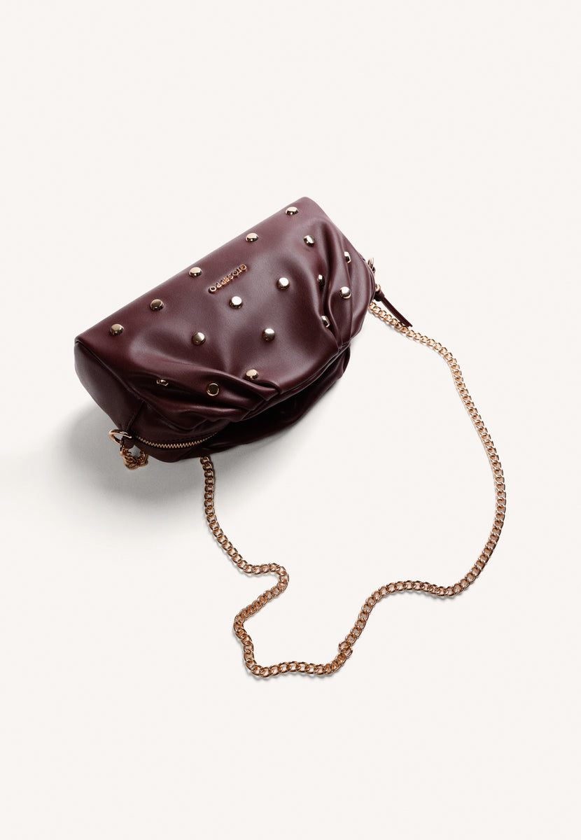 BOLSO BANDOLERA BURDEOS EFECTO ARRUGADO TACHAS