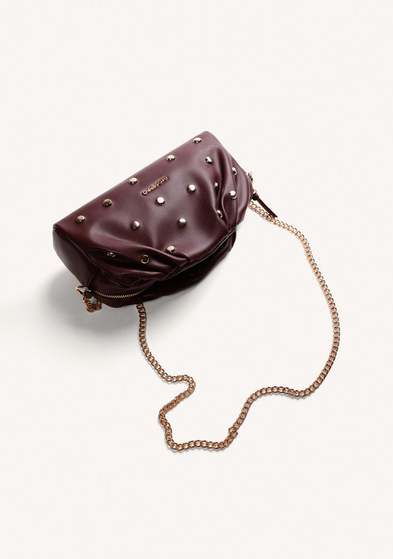 BOLSO BANDOLERA BURDEOS EFECTO ARRUGADO TACHAS