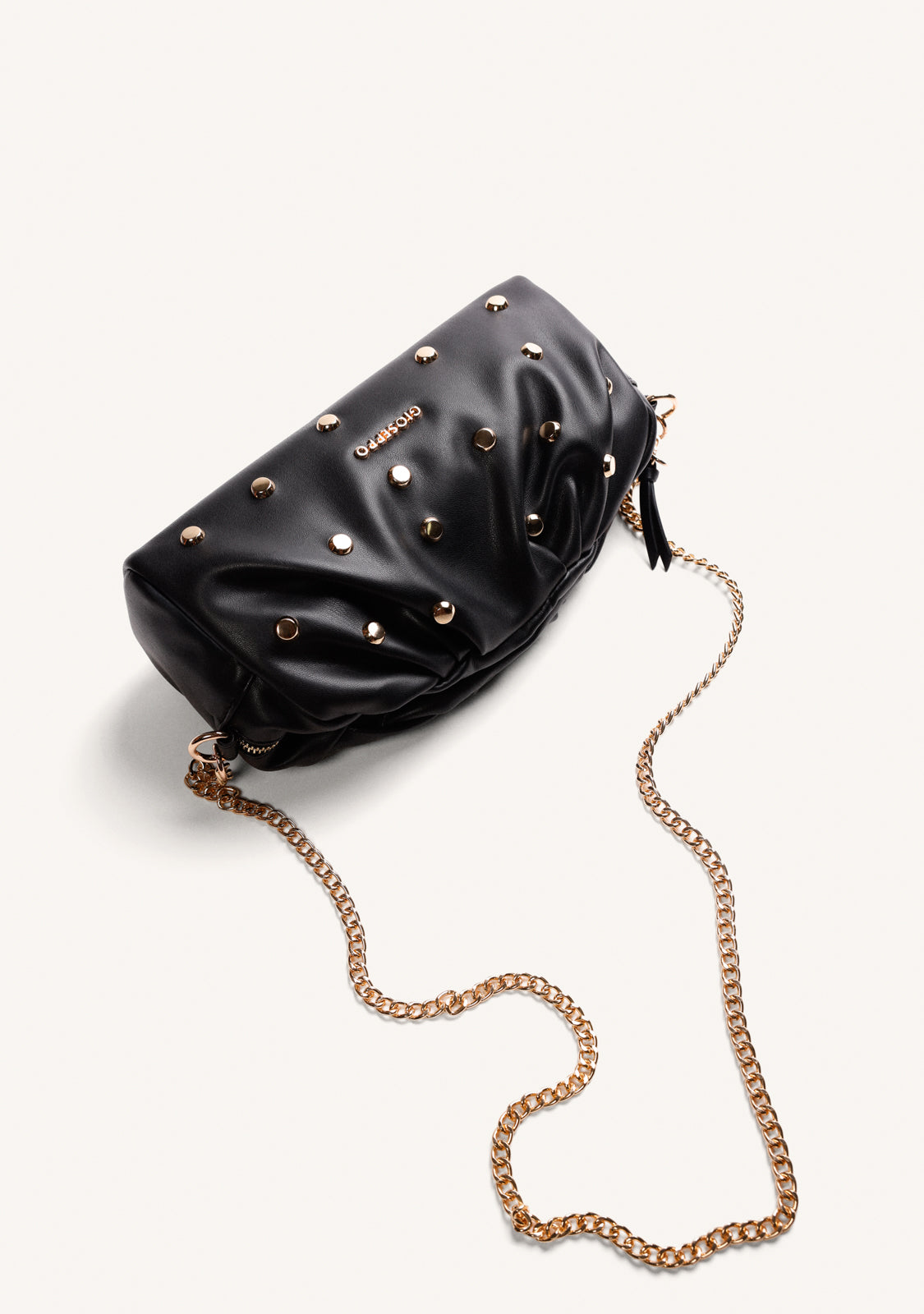 BOLSO BANDOLERA NEGRO EFECTO ARRUGADO TACHAS