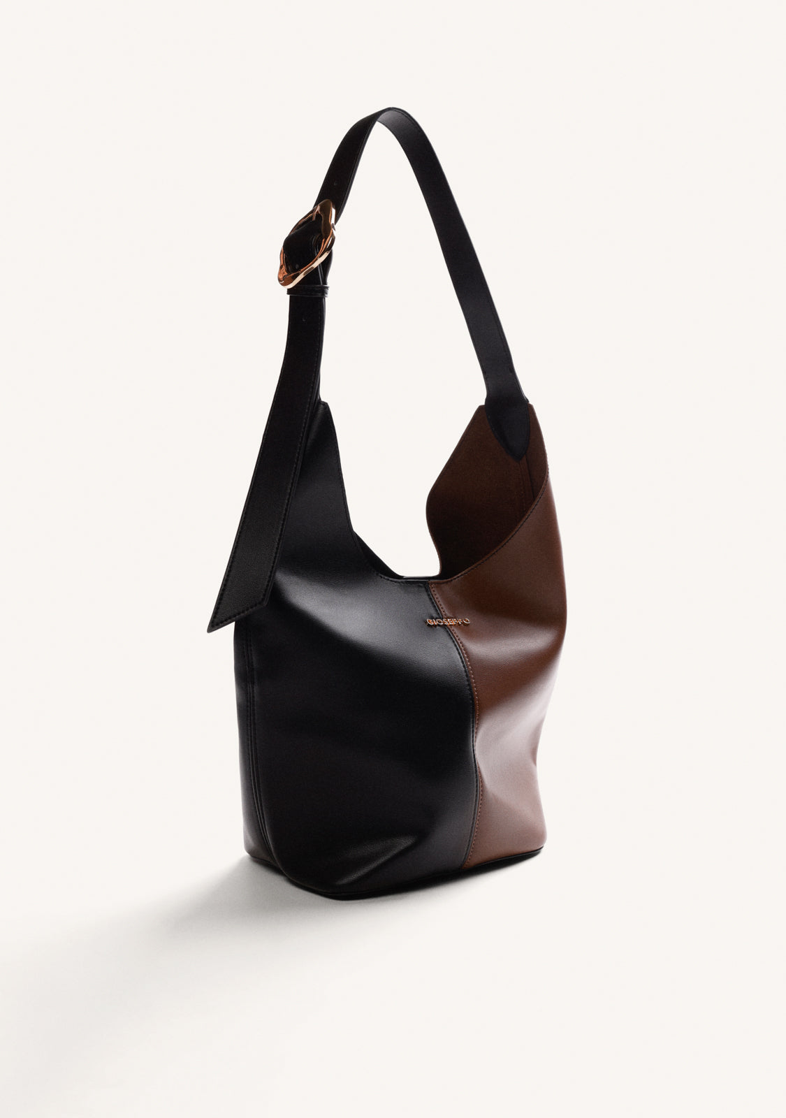 BOLSO MAXI BUCKET NEGRO Y MARRÓN