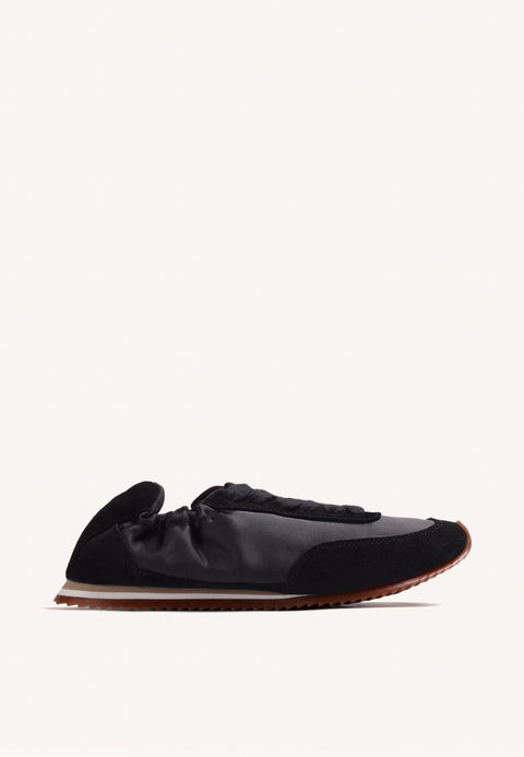 BASKETS NOIRES EN CUIR ET SATIN