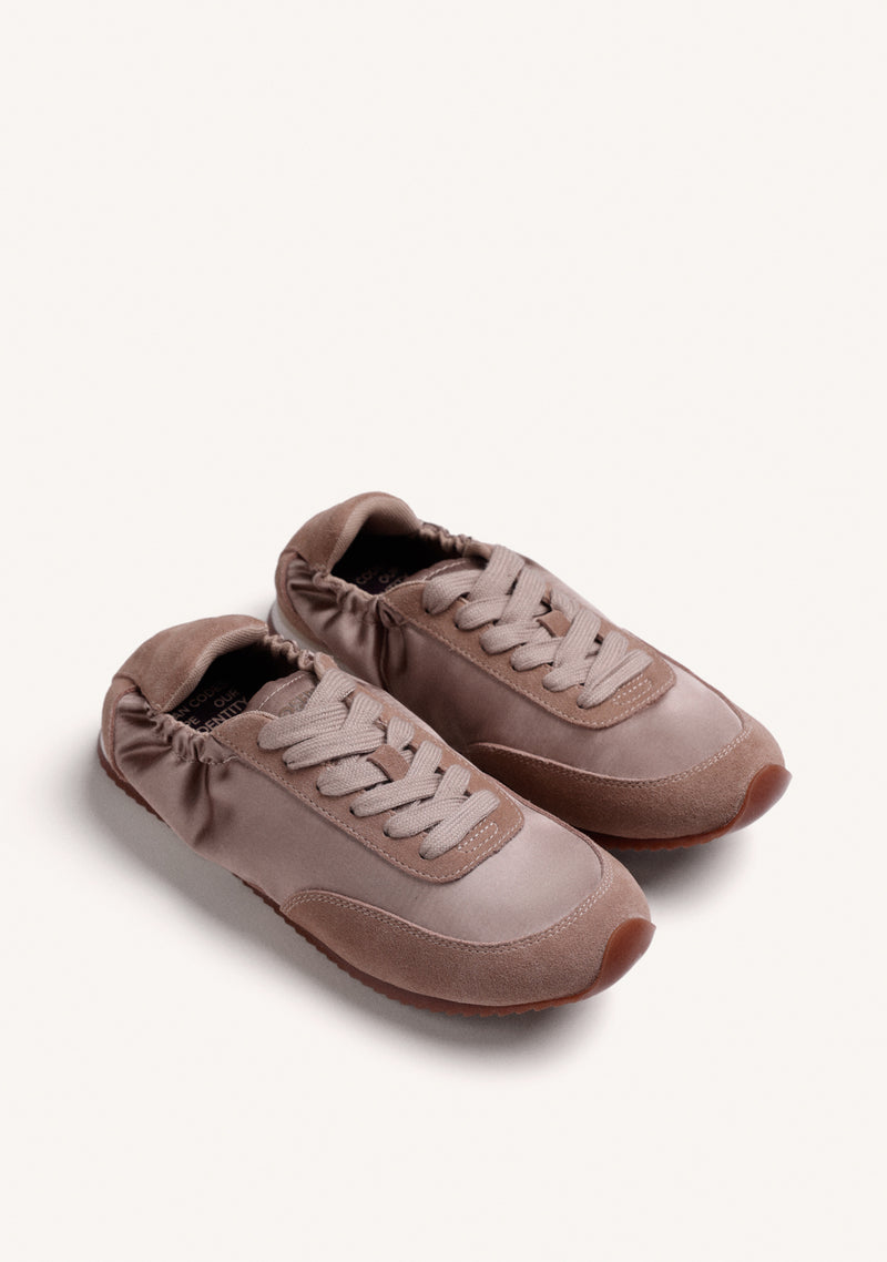 BASKETS TAUPE EN CUIR ET SATIN