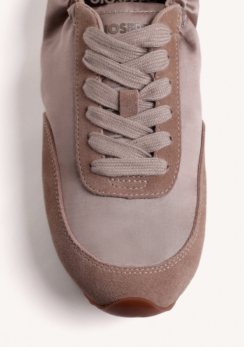 BASKETS TAUPE EN CUIR ET SATIN