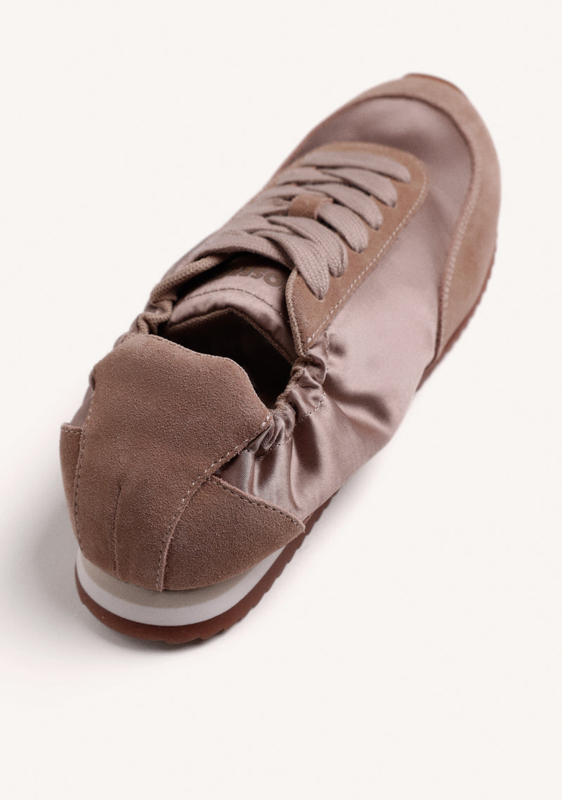 BASKETS TAUPE EN CUIR ET SATIN