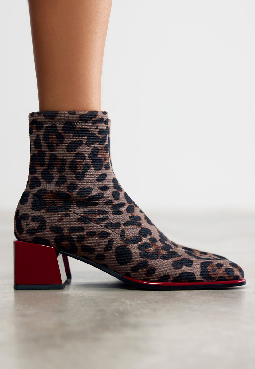 BOTINS ELÁSTICOS COM ESTAMPA ANIMAL