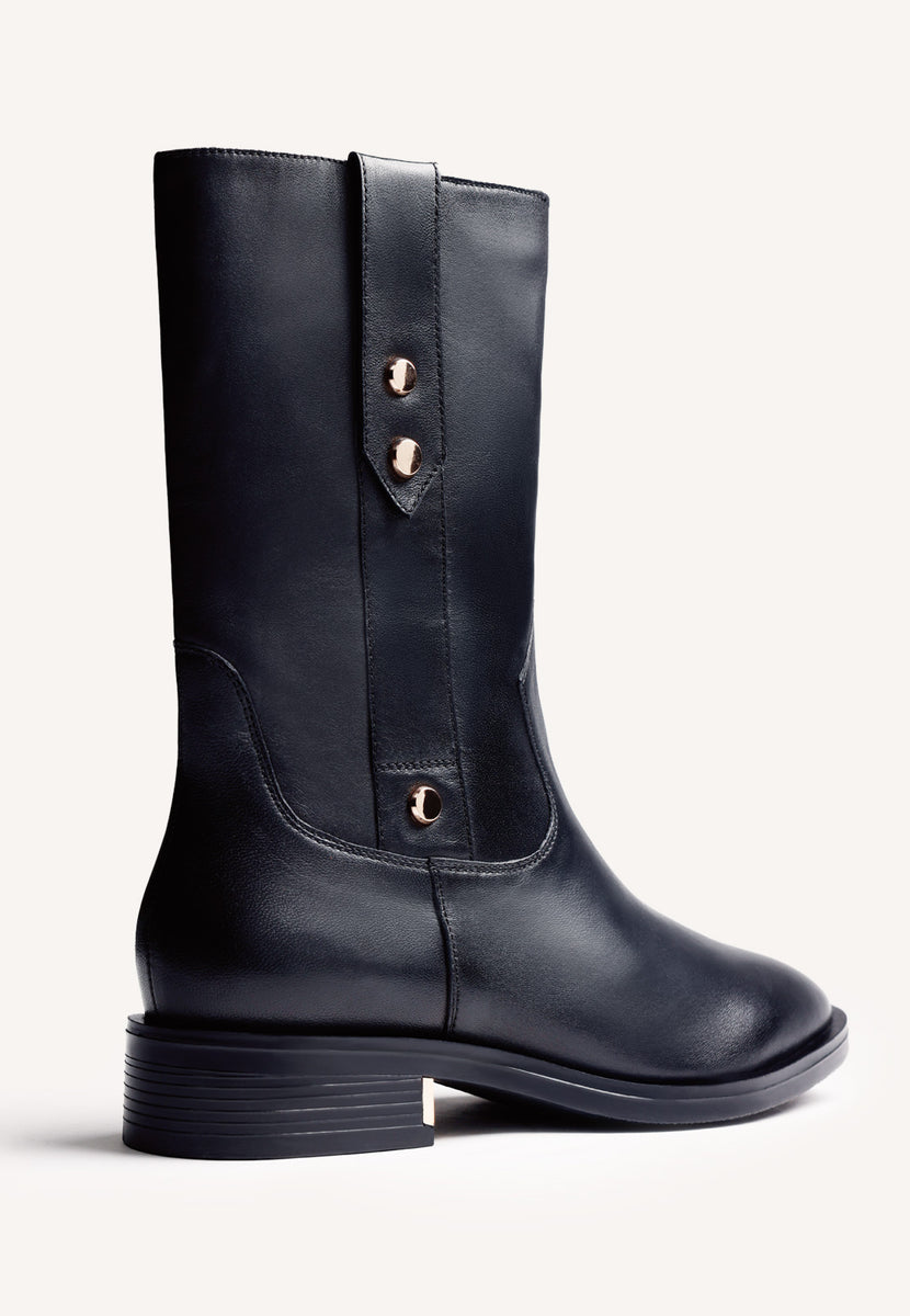 BOTAS PRETAS DE COURO