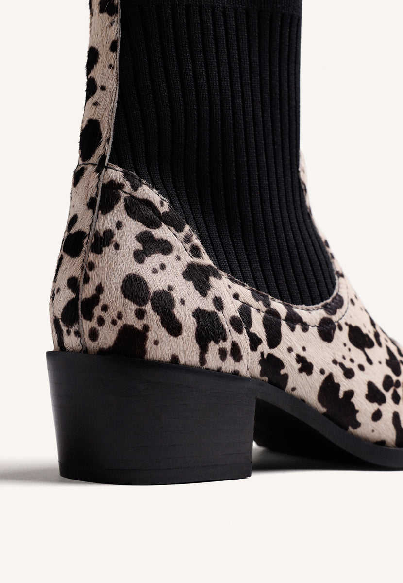 BOTAS COWBOY ELÁSTICAS EM PELE ESTAMPADA ANIMAL