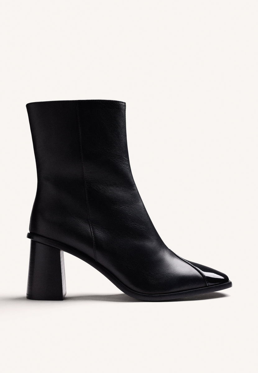 BOTINS BORDÔ EM COURO