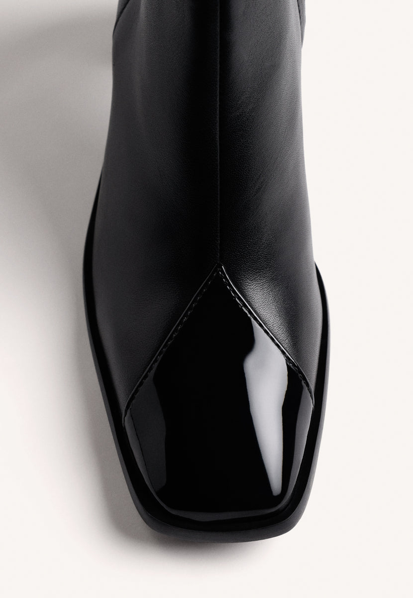 BOTINS BORDÔ EM COURO